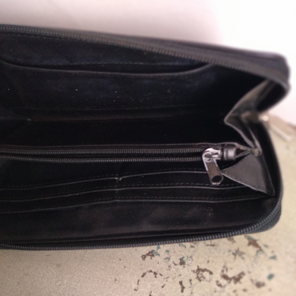 Guess wallet - Picture 2 of 4